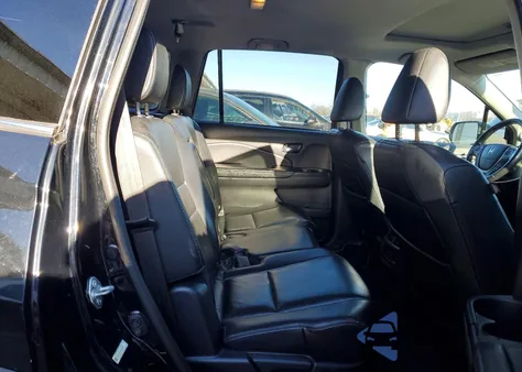 2016 Honda Pilot Exl z USA, uszkodzony, nr VIN 5FNYF6H51GB053385